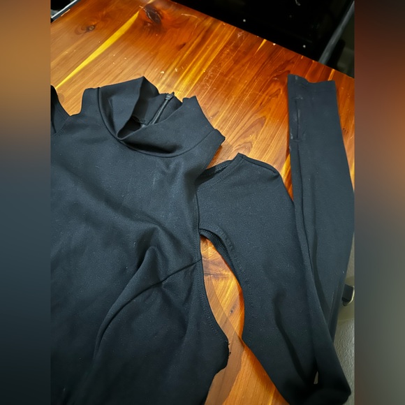 Urban Outfitters Two Piece Cutout Cropped Top and Pant Set. Size Small - Picture 8 of 9